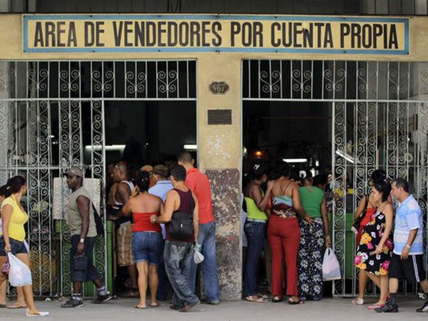 Más allá de los cambios esperados con la salida de Raúl, los cubanos siguen más atentos a la grave crisis económica que sacude al país y a la necesidad de reformas