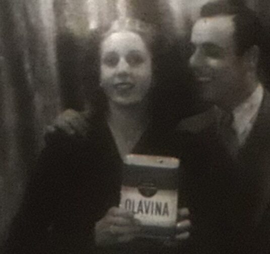 Aparece el debut de Evita como actriz, pérdido por décadas