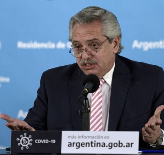 Argentina anuncia cuarentena estricta para combatir segunda ola de coronavirus