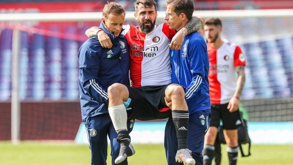 Después de la operación y los ocho clavos, Lucas Pratto debe volver sí o sí a River mientras Feyenoord cubre su recuperación