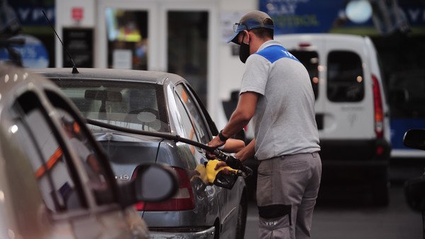 YPF aumentó este domingo los combustibles un 5% en promedio en todo el país