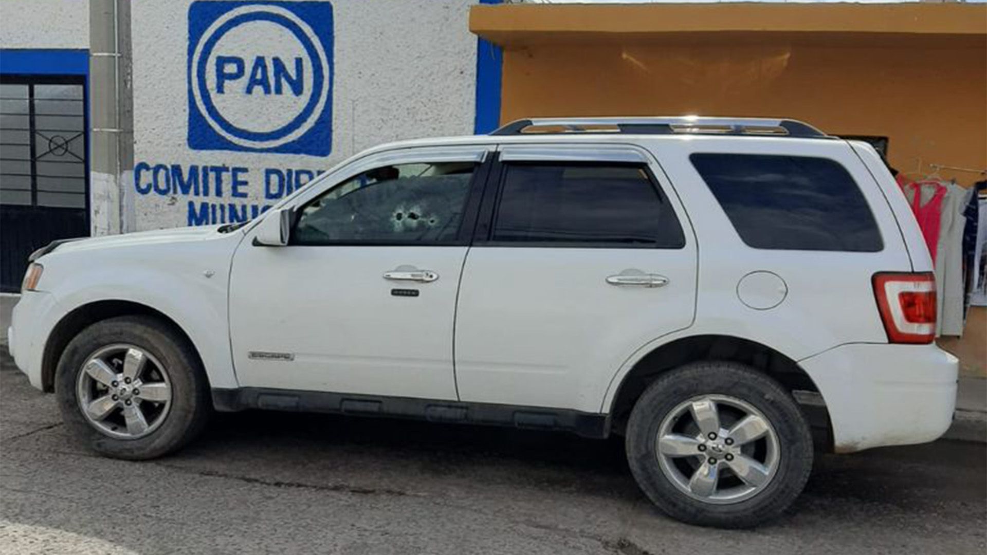 Ataque armado a el Comité Municipal PAN (Foto: Twitter@InfoRoja_Mx)