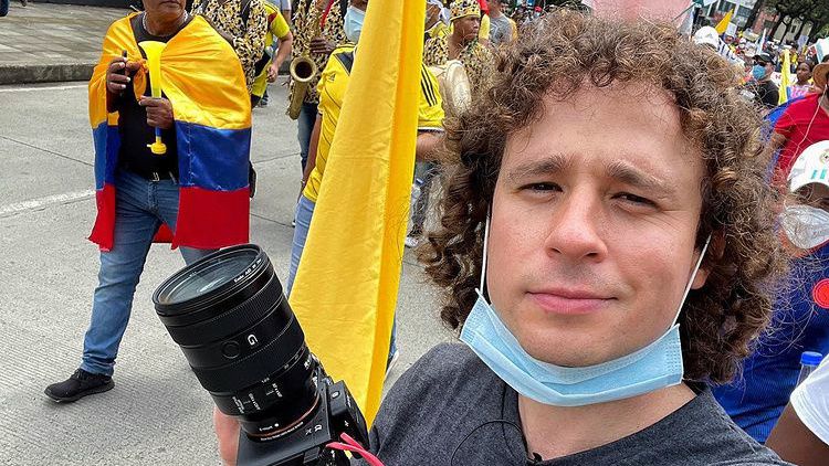 'Luisito Comunica', influenciador y 'youtuber' mexicano, llegó a Colombia y El Dorado lo recibió con una tarjeta SIM de 150 mil pesos. Foto: Instagram