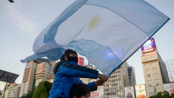 Mala nota para la economía Argentina: está en el puesto 45 de 50 países, según un ranking The Economist
