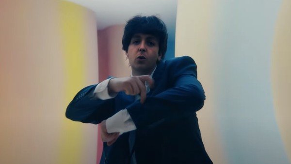 Paul McCartney rejuvenece varias décadas en su nuevo y sorprendente videoclip