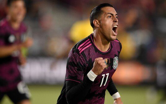 Rogelio Funes Mori metió un gol y hasta cantó el himno para un estreno inolvidable con la selección de México