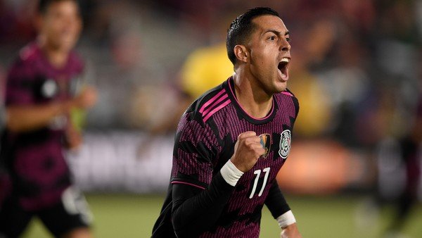 Rogelio Funes Mori metió un gol y hasta cantó el himno para un estreno inolvidable con la selección de México