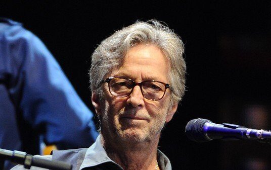 Eric Clapton lanzó una canción que reafirma su postura en contra de la vacuna