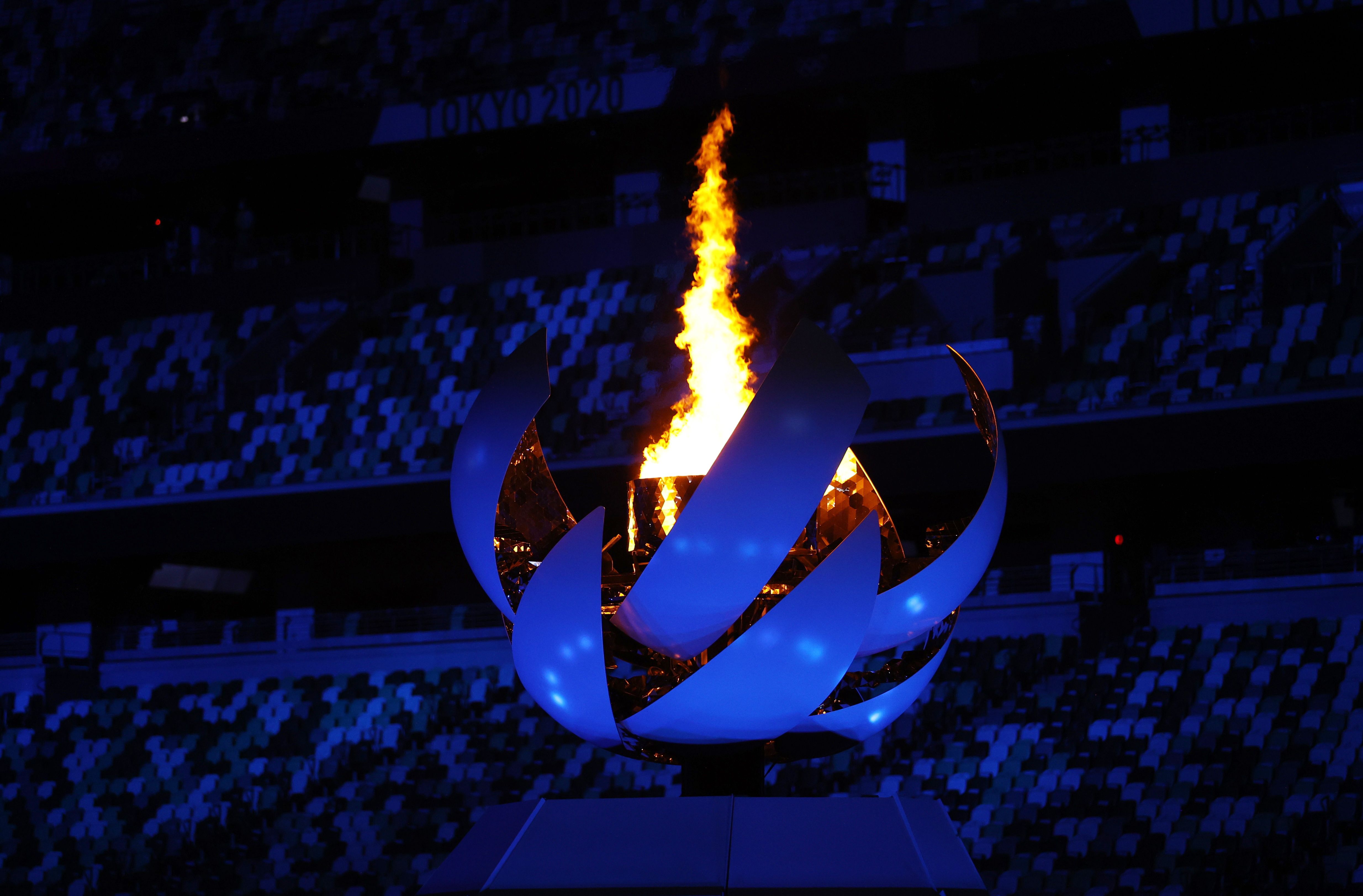 La llama olímpica en el Estadio Olímpico de Tokio (REUTERS/Dan Mullan)