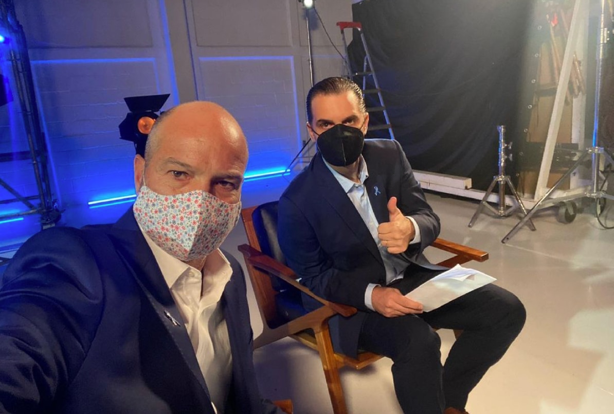 Luis García y Christian Martinoli han mencionado que el "Doctor" tiene la costumbre de patear balones dentro del set de TV Azteca (Foto: Instagram/garciaposti)