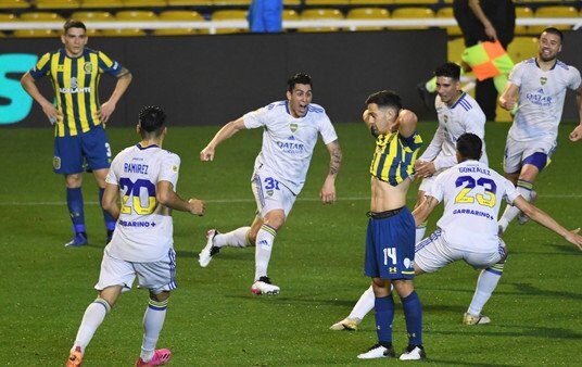 Boca rompió un maleficio de 15 años al ganarle a Central en Rosario con un gol insólito y agónico