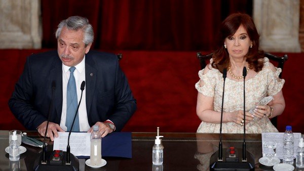 Cambios en el gabinete: la presión de Cristina Kirchner y el sacrificio de Alberto F. fue destacado en la prensa internacional