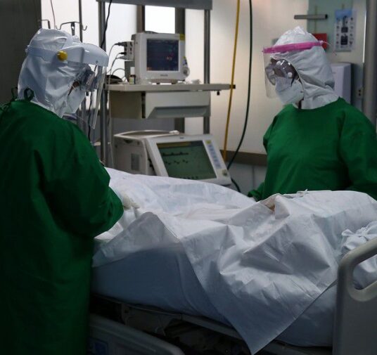 Ministerio de Salud asegura que mortalidad en Colombia se acerca a los niveles previos a la pandemia