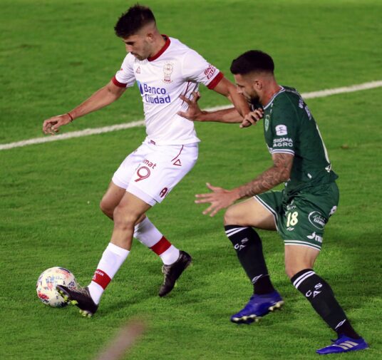 Sarmiento y Huracán igualaron 0-0 y Godoy Cruz goleó 4-1 a Aldosivi
