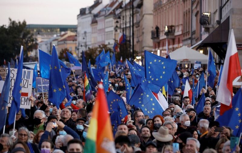 Cientos de miles de personas se manifestaron en toda Polonia a favor de la Unión Europea