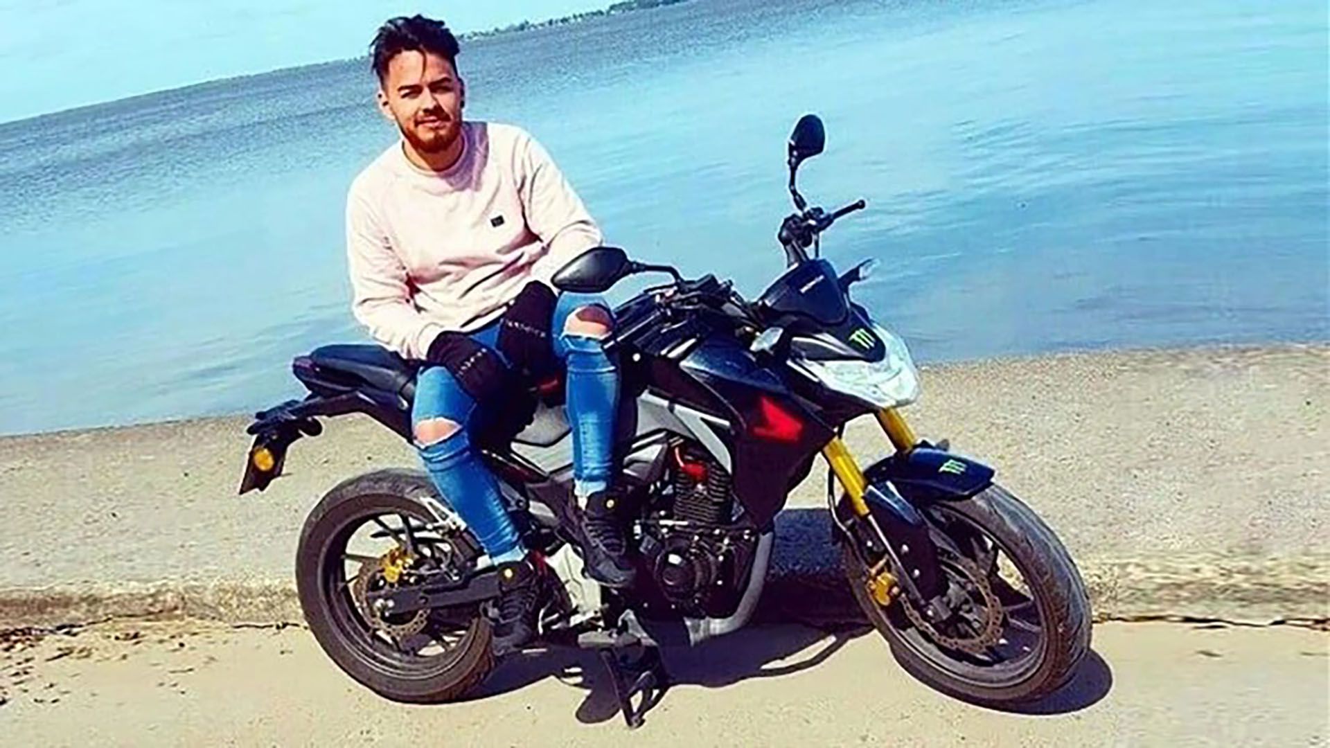 Nahuel Zacarías, de 23 años, murió en un choque con su moto tras ser atacado por un ladrón con un piedrazo