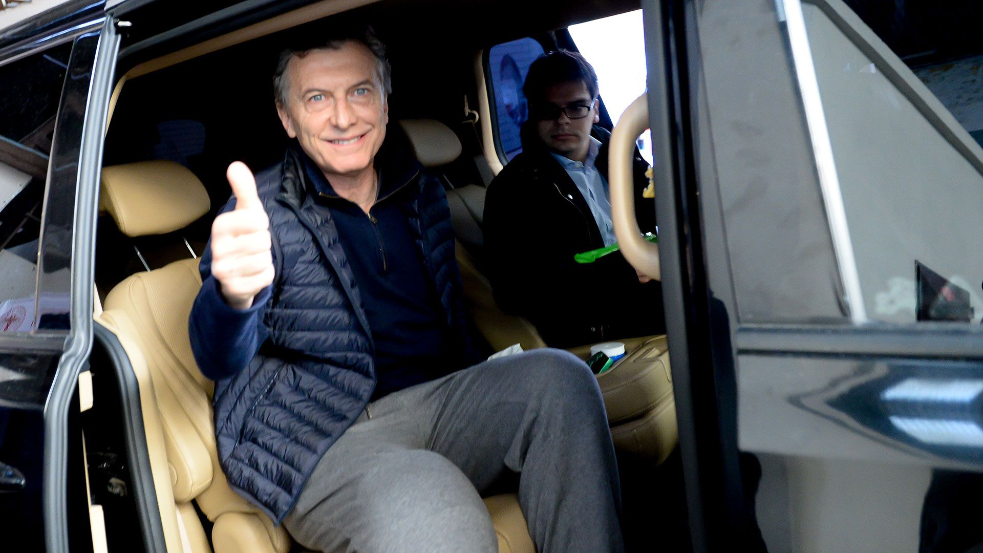 Macri, ya como ex presidente, a su salida del hospital Otamendi