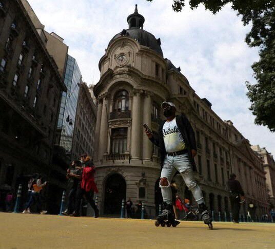 Bolsa chilena cae tras triunfo presidencial de izquierdista Boric; títulos de SQM entre más golpeadas