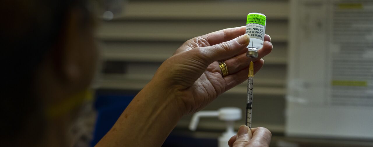 Ecuador recibe un millón de vacunas anticovid donadas por México