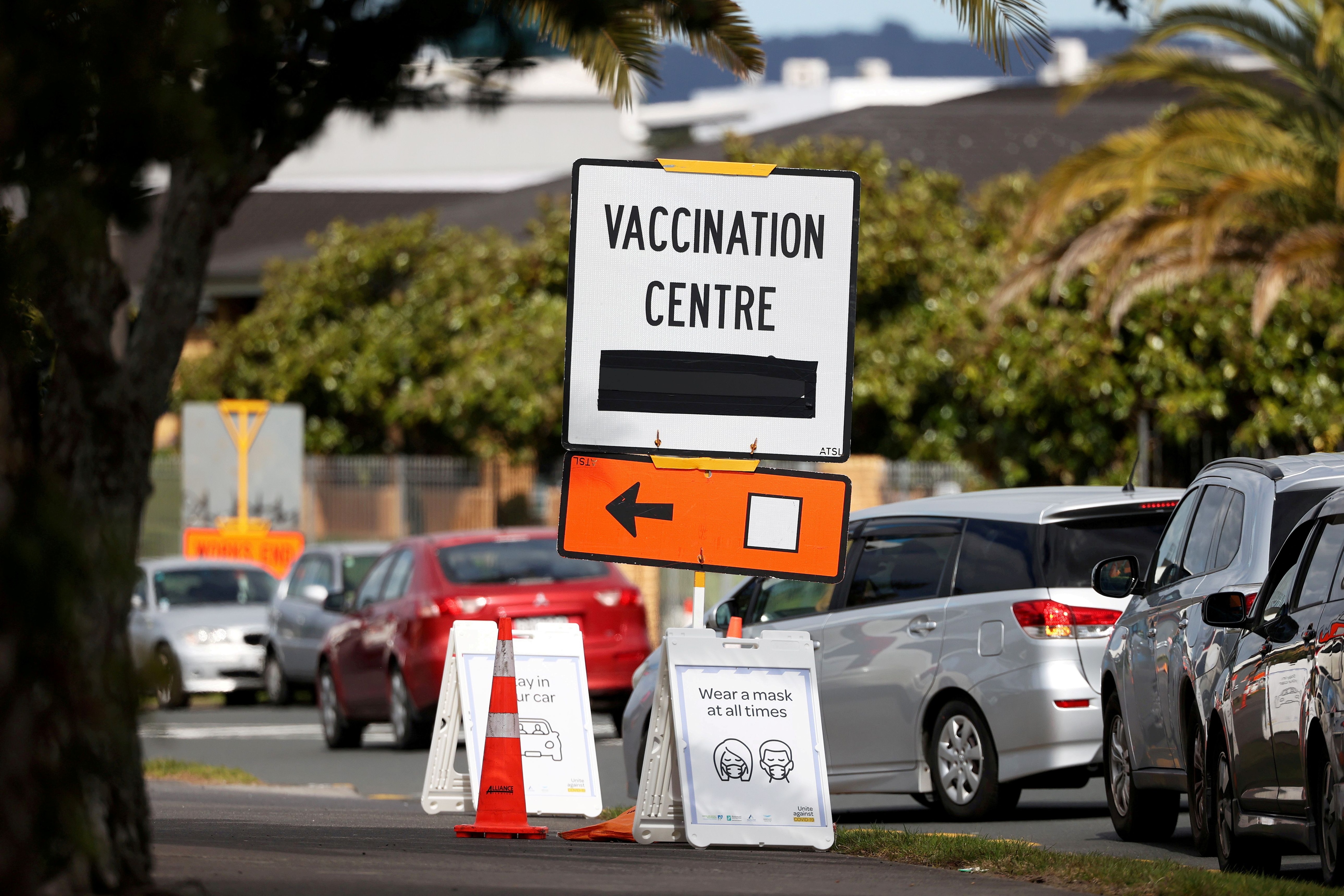 FOTO DE ARCHIVO: Un cartel de un centro de vacunación en Auckland, Nueva Zelanda, el 26 de agosto de 2021. REUTERS/Fiona Goodall