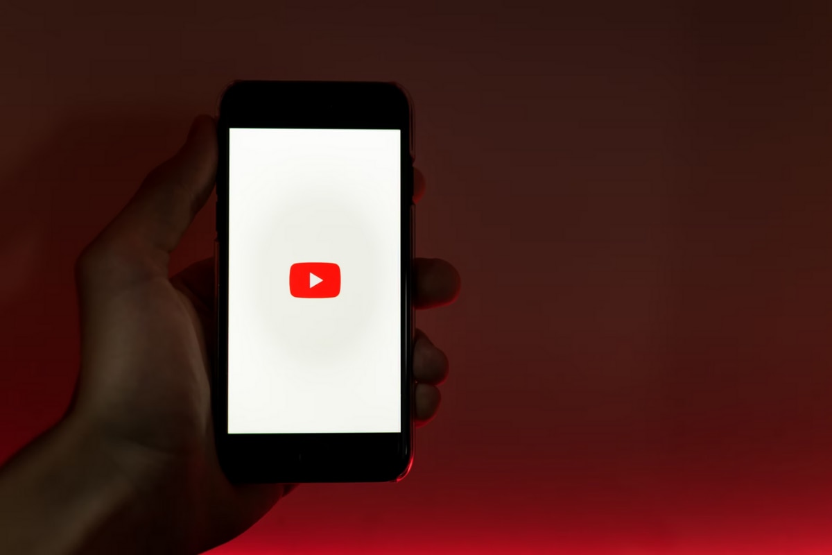 YouTube brinda opción para poder descargar videos sin la necesidad de abrir otra página. (Foto: Unsplash)