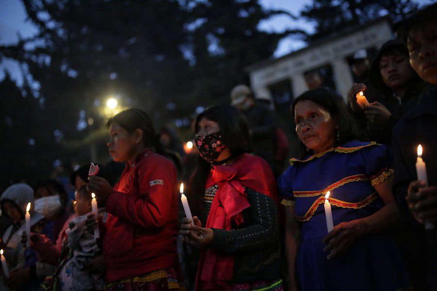 Indígenas Emberá en el Parque Nacional en Bogotá