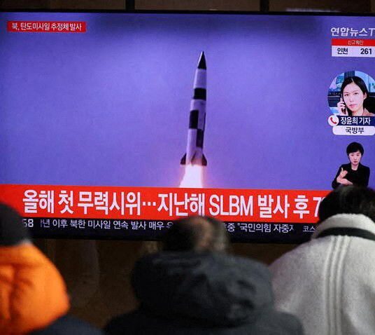 Corea del Norte disparó dos nuevos misiles desde un crucero, en su quinto test de proyectiles en este año