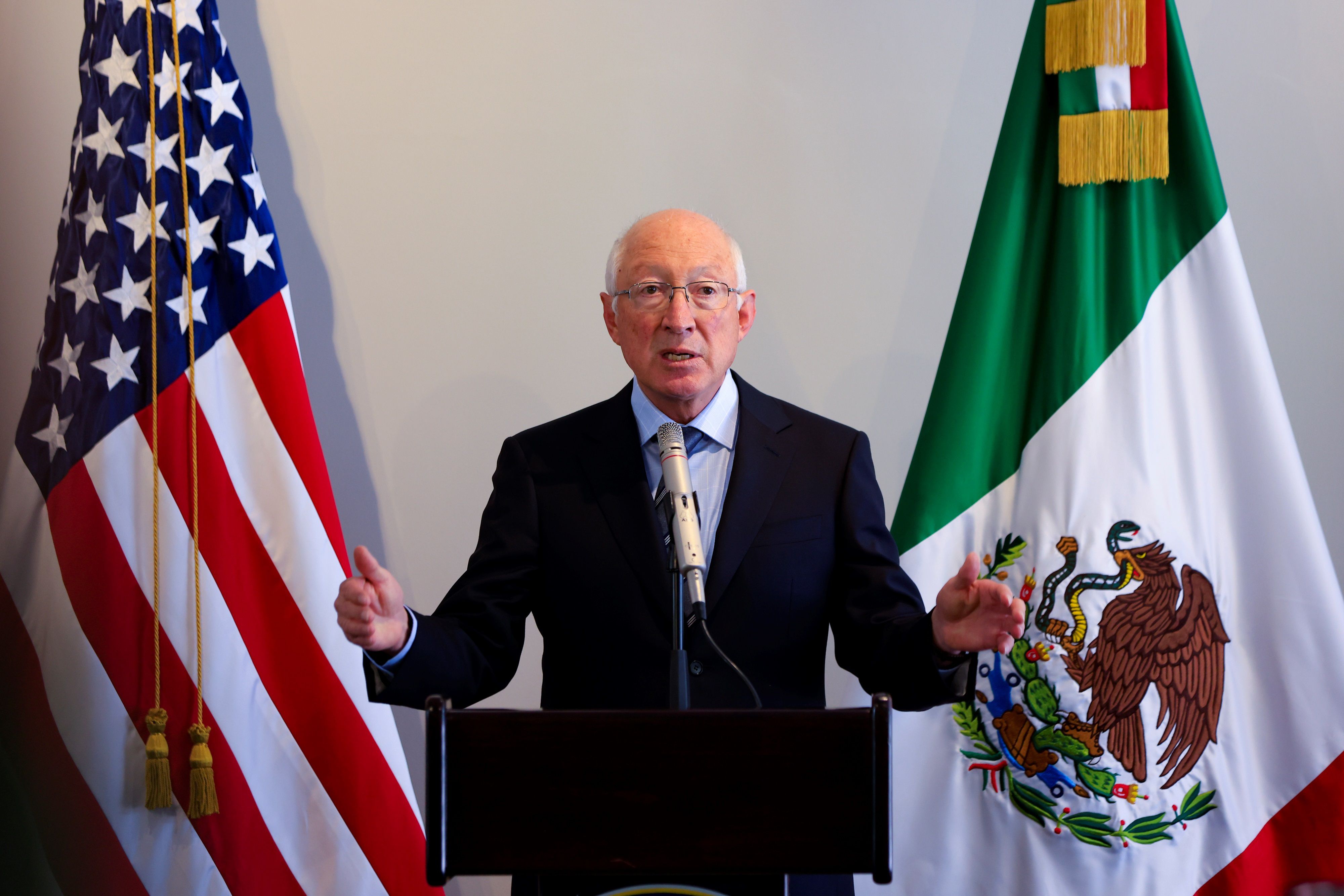 Ken Salazar refrendó su compromiso de respetar la soberanía de México y Estados Unidos (Foto: EFE/ Carlos Ramírez) 