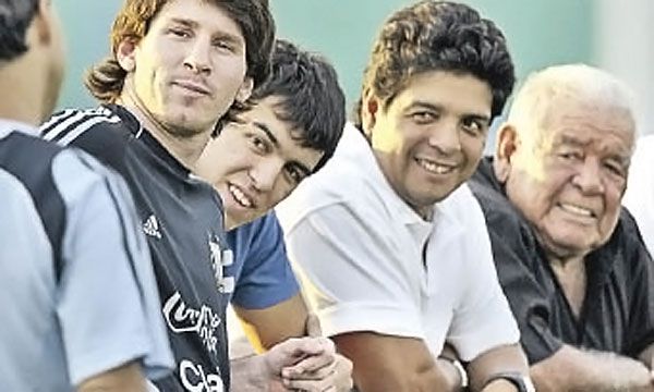 Messi, Lalo y Don Diego en el predio de AFA 