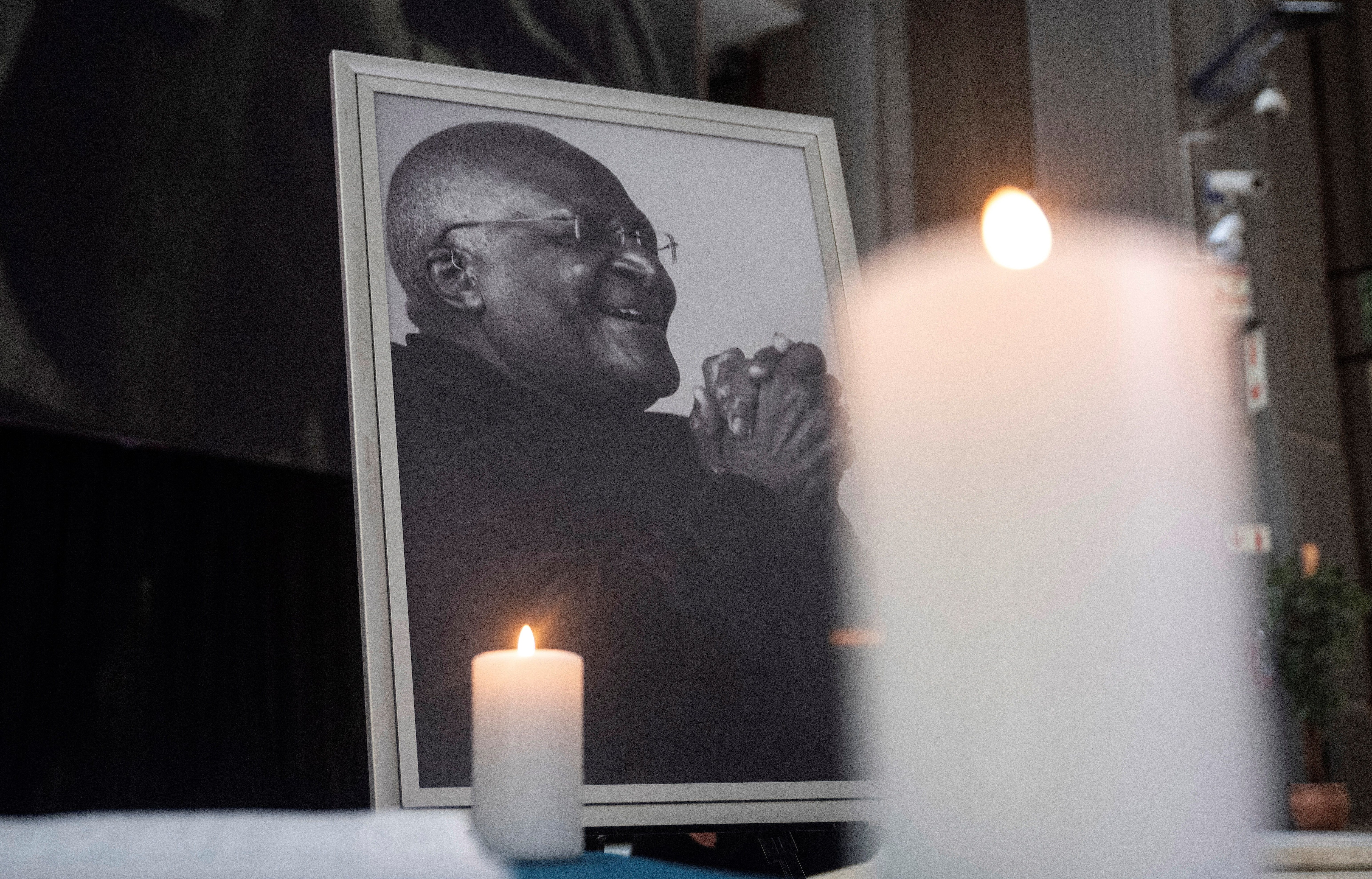 Tutu murió el 26 de diciembre a los 90 años de edad, desatando la tristeza de sus compatriotas y homenajes de líderes mundiales 