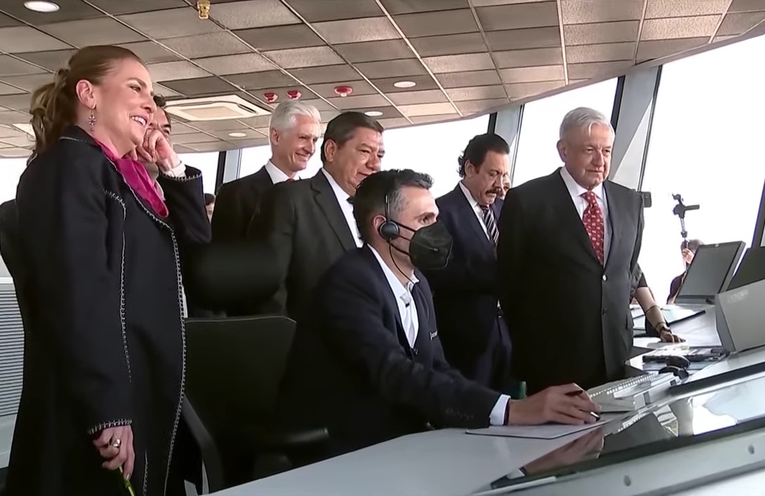 AMLO desde la torre de control del AIFA. Foto: Centro de Producción CEPROPIE