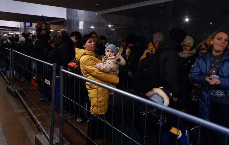 EEUU acogerá hasta 100.000 ucranianos que huyen de la guerra: fuentes