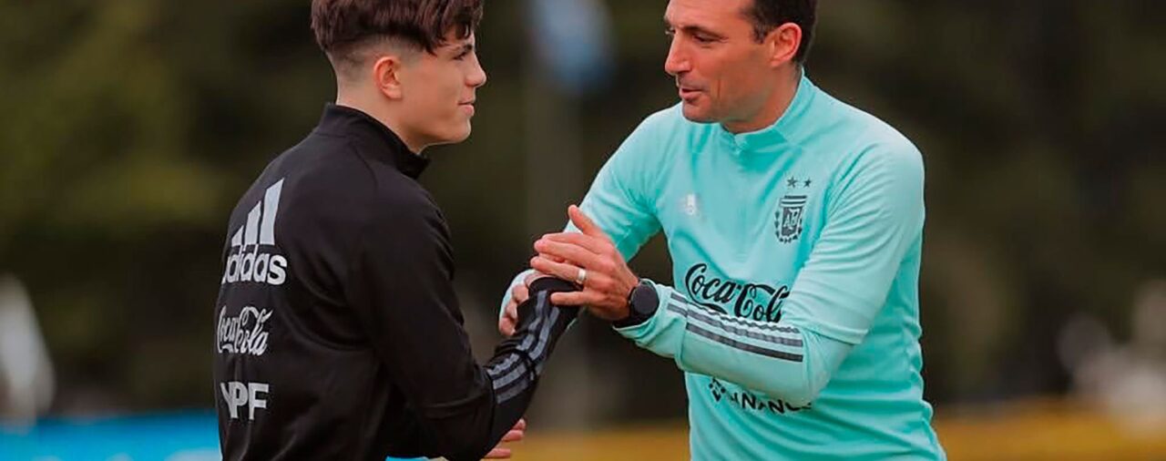 Who is Alejandro Garnacho, the teenager with a Spanish accent who could make his debut in the national team: why would Argentina not “shield” him even if he plays