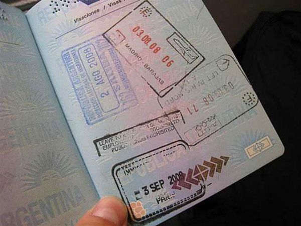 Migraciones dejará de sellar los pasaportes de quienes salgan e ingresen al país