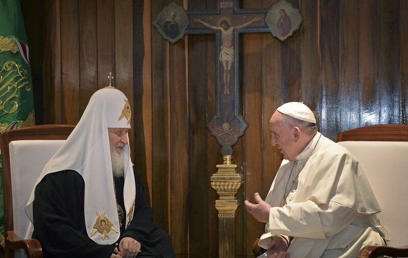 O Papa Francisco escreveu uma carta ao patriarca ortodoxo russo que apoia a invasão da Ucrânia: “Acabe com a escuridão da guerra”