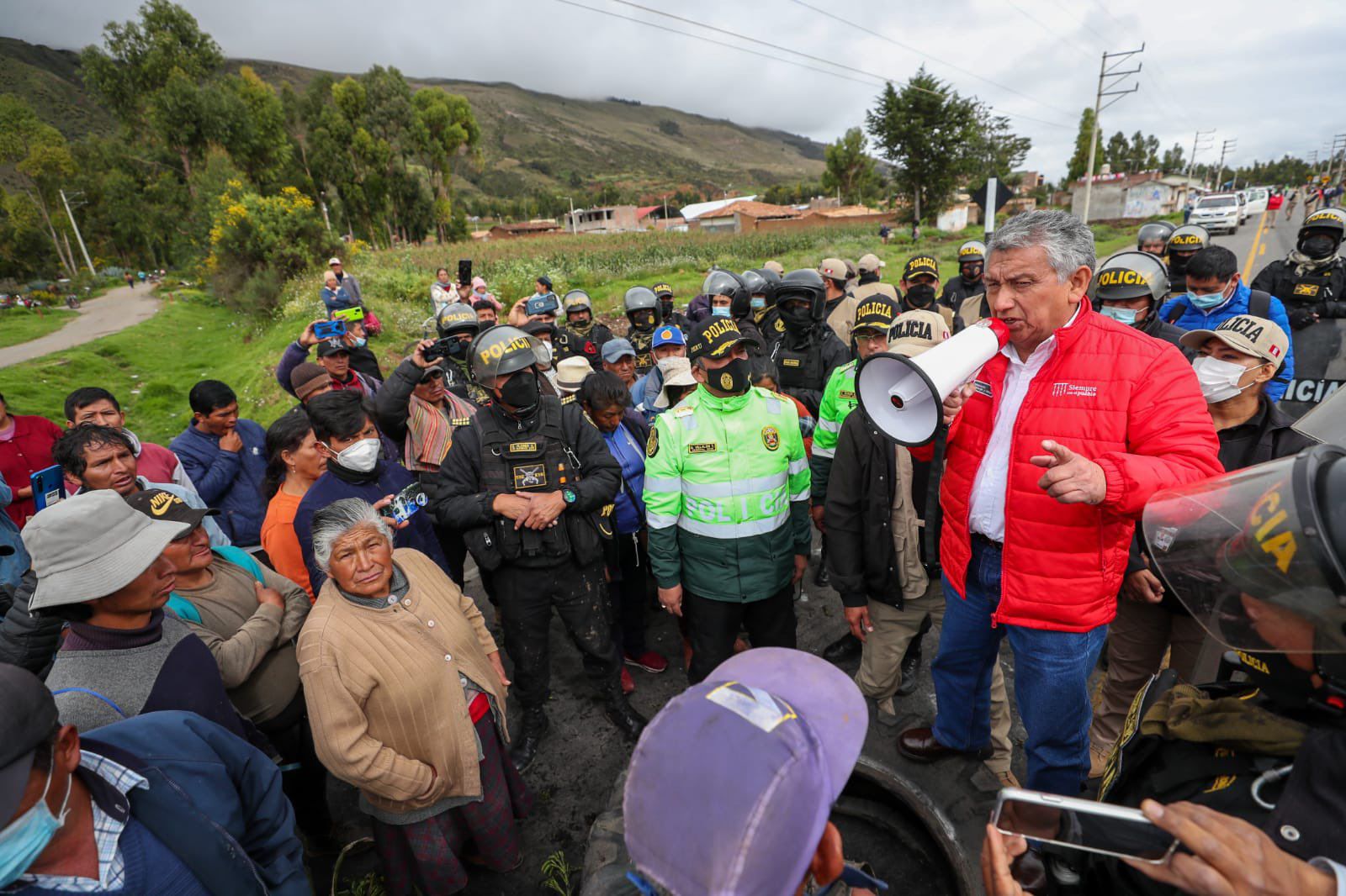 Ministro Carlos Palacios pide comprensión a ciudadanos de Huancayo