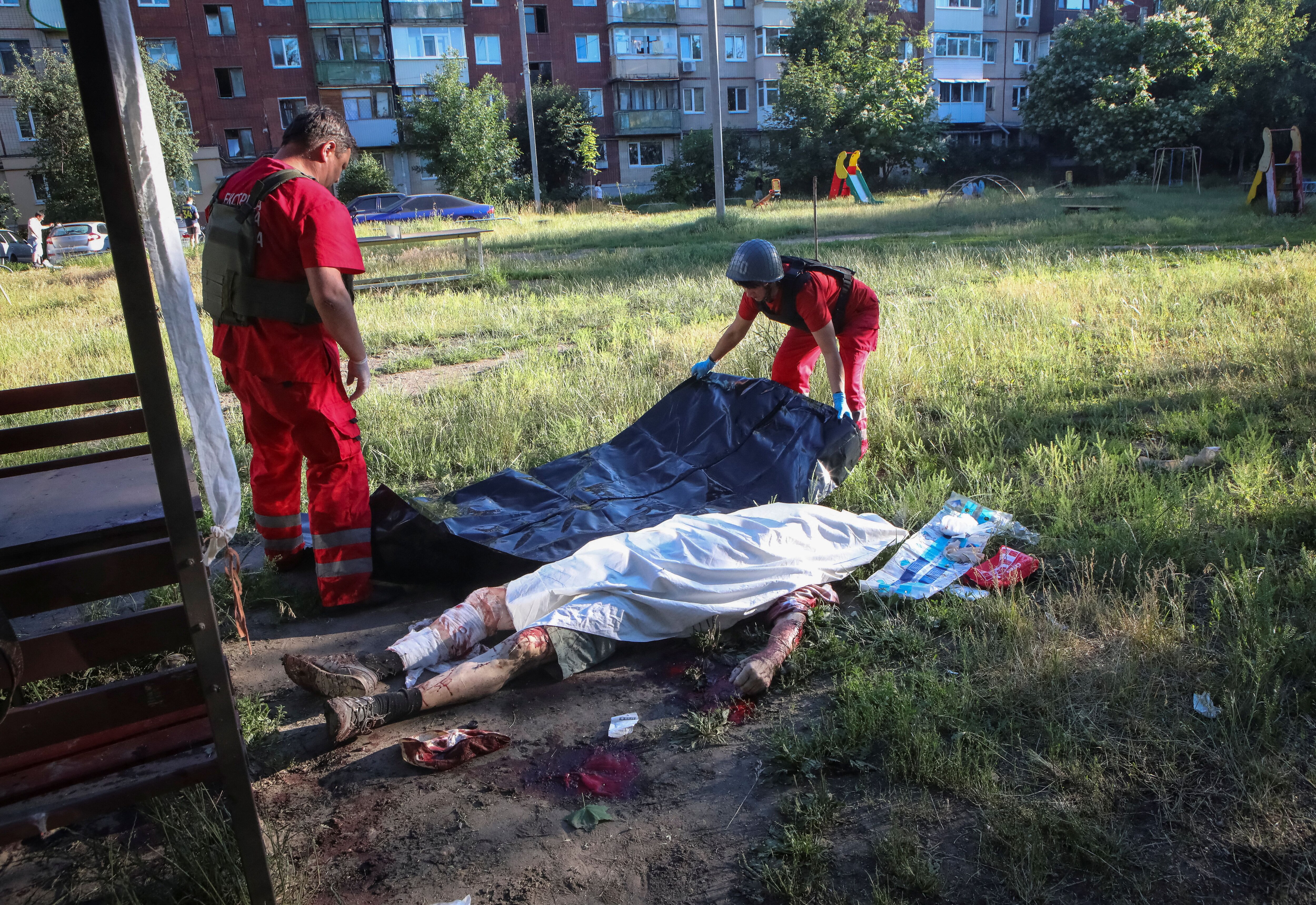 Civiles muertos tras ataques rusos en Kharkiv
