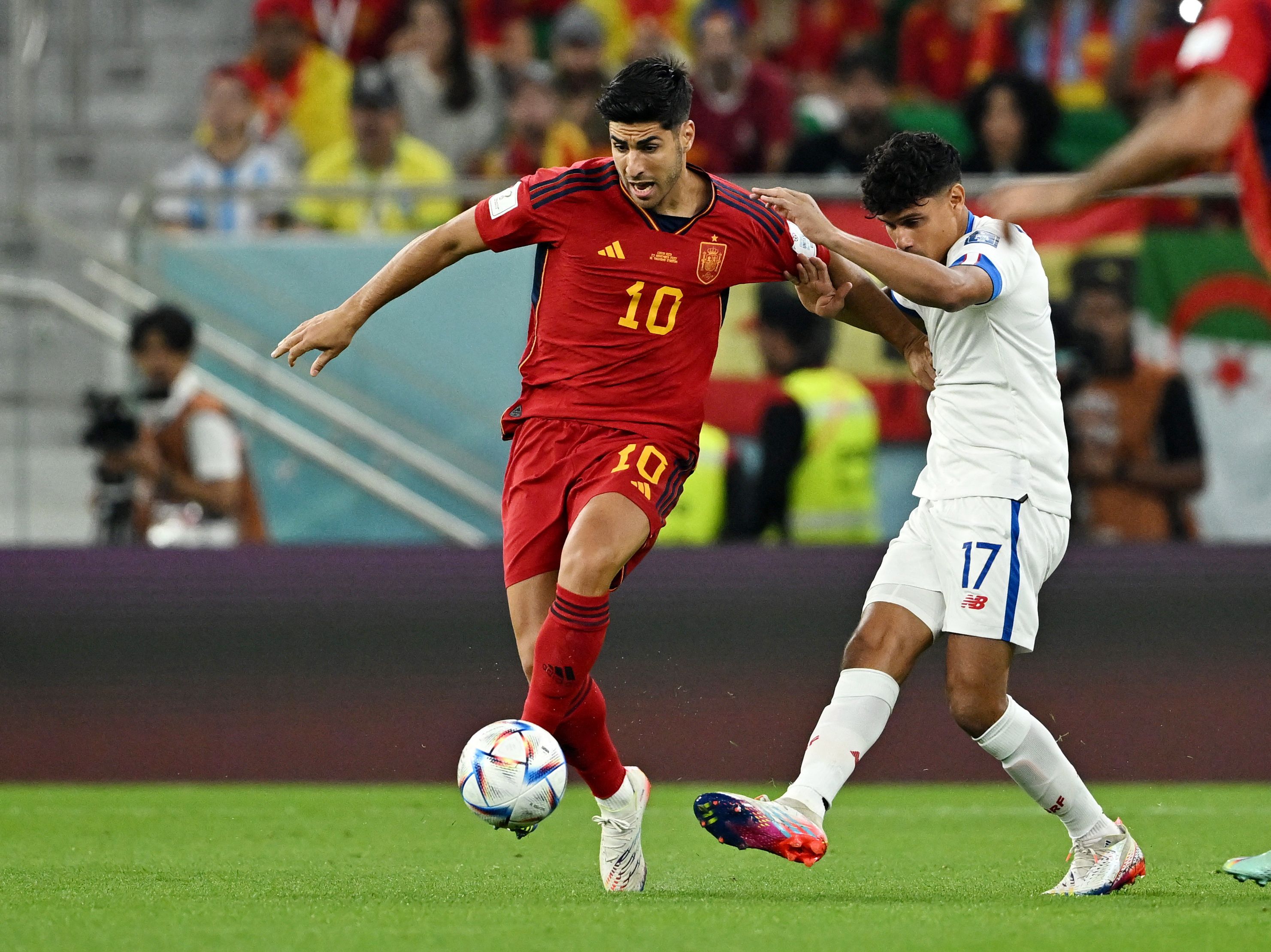 Primeros minutos entre España y Costa Rica en el Al Thumama. La selección europea domina el control de la pelota. REUTERS/Dylan Martinez