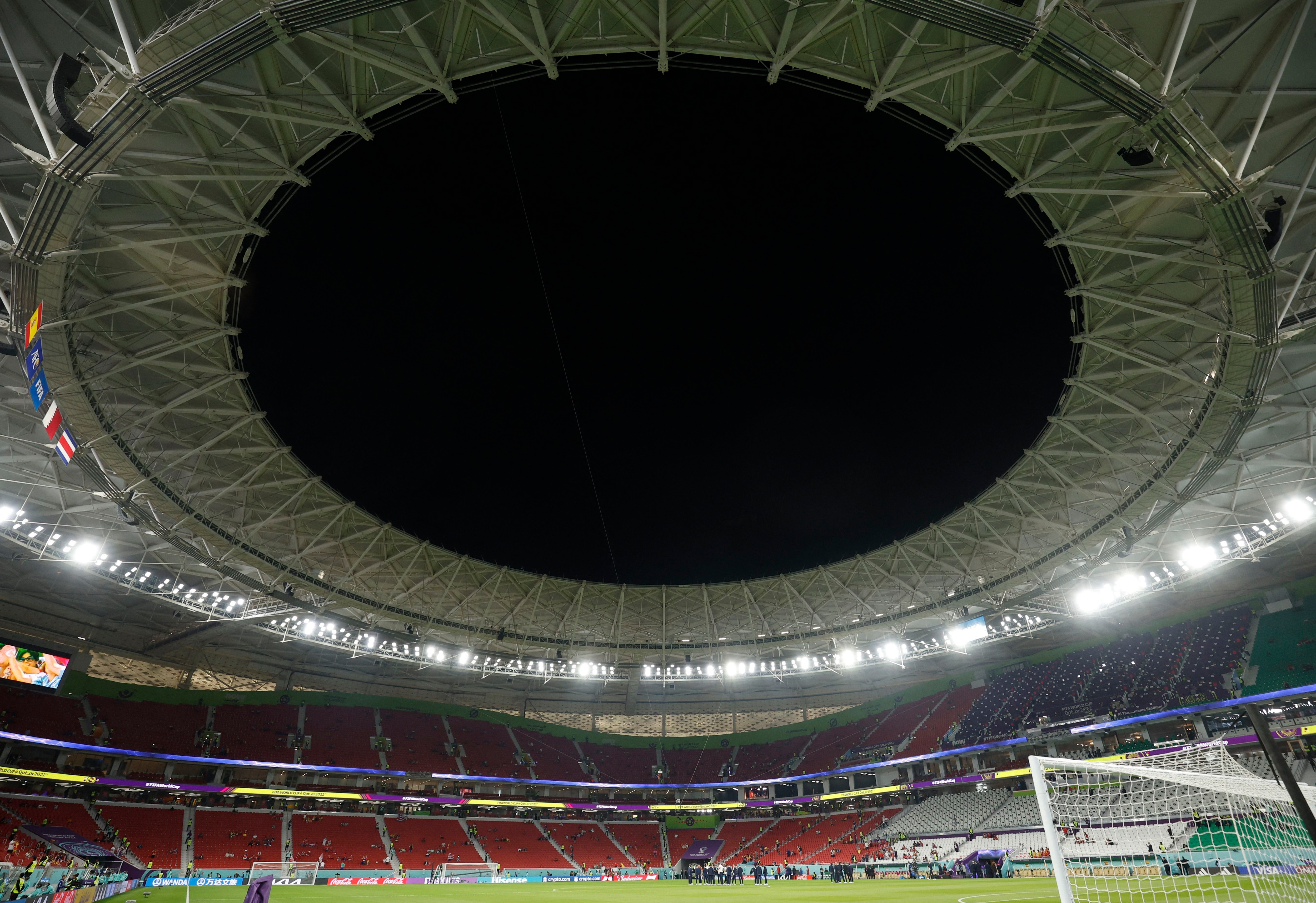 Así luce el estadio Al Thumama de la ciudad de Doha. Estamos a minutos de que empiece el juego entre España y Costa Rica por el grupo E de la Copa Mundial de Qatar 2022. REUTERS/Albert Gea