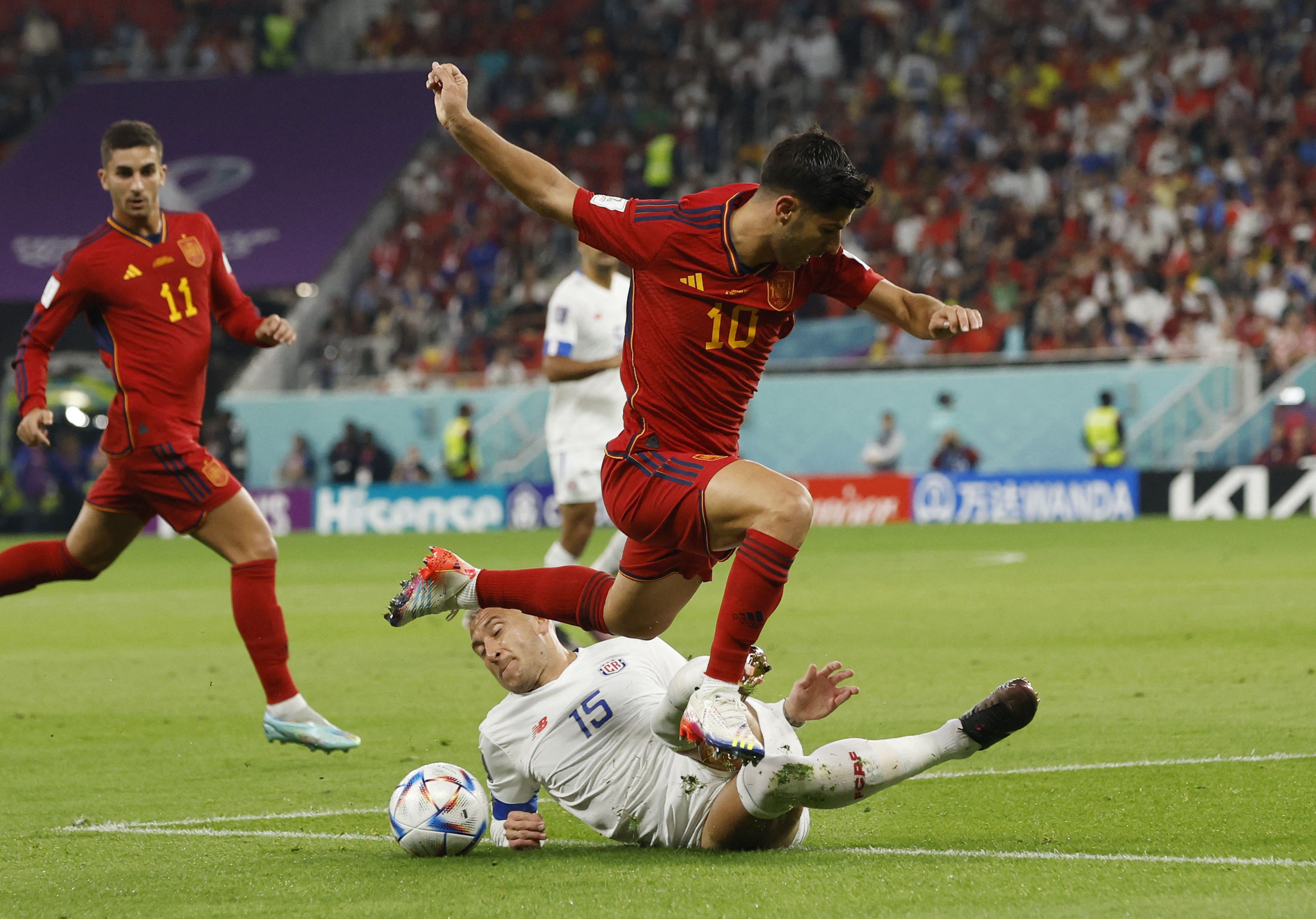 España enciende la fiesta en Doha, venciendo 2 a 0 a Costa Rica.. REUTERS/Albert Gea