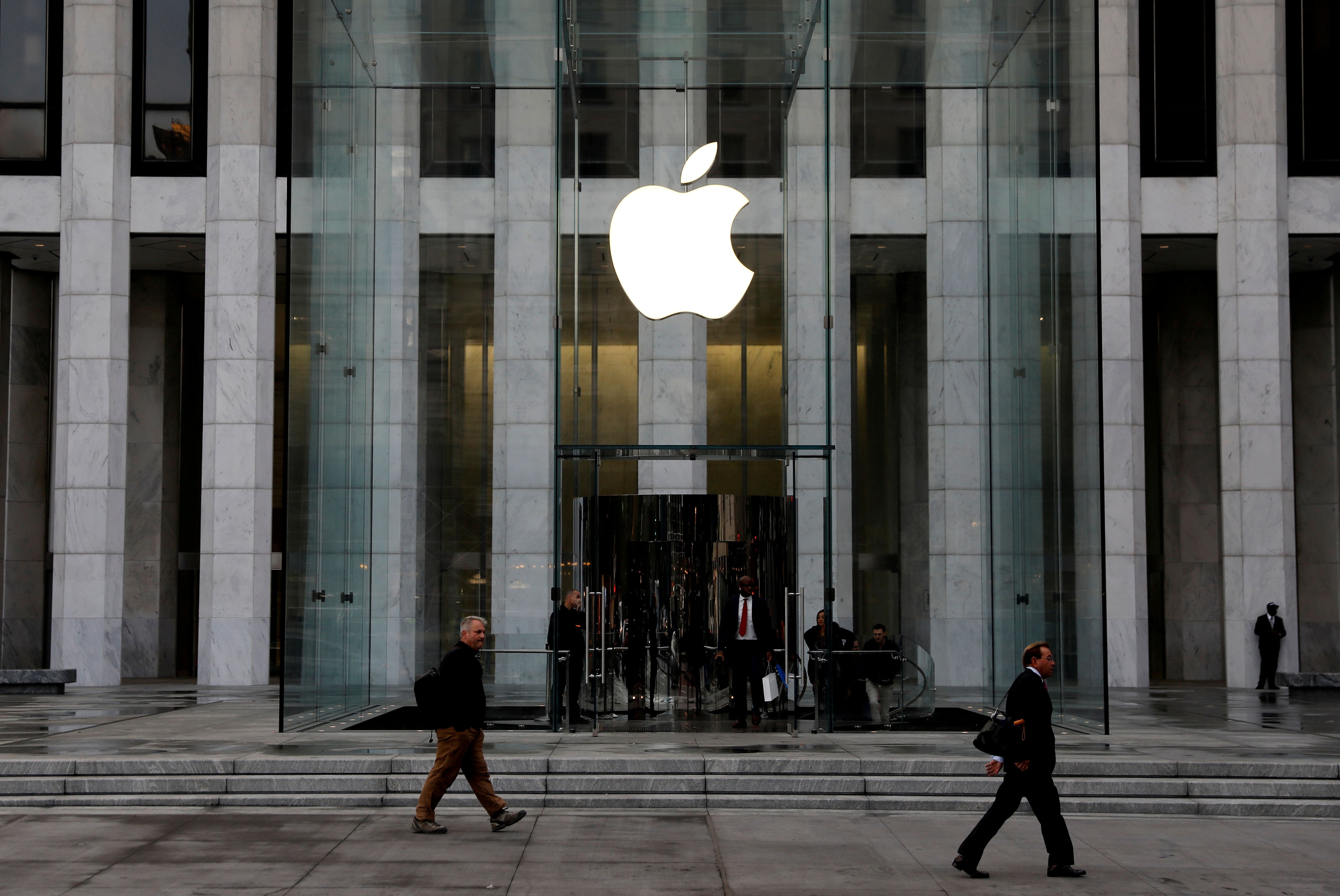 Apple"