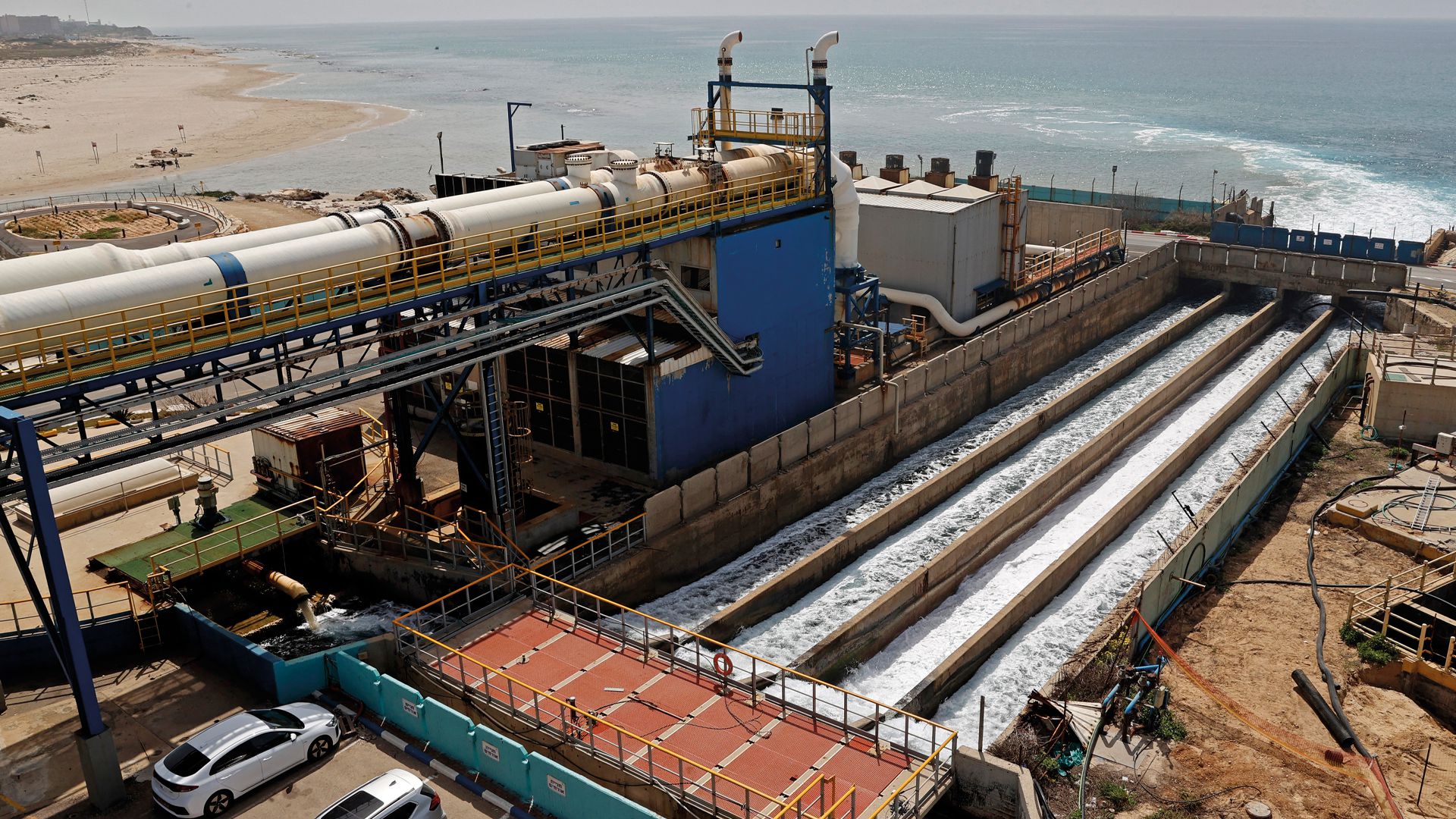 Israel comenzó en 1960 a desalinizar el agua de mar y se llegó al desarrollo de esta tecnología a gran escala recién en los últimos 20 años (AFP)