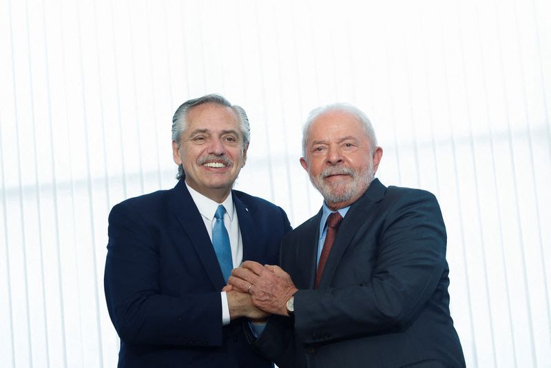 Alberto Fernández y Lula da Silva compartirán una agenda apretada durante toda la jornada del lunes (REUTERS/Adriano Machado)