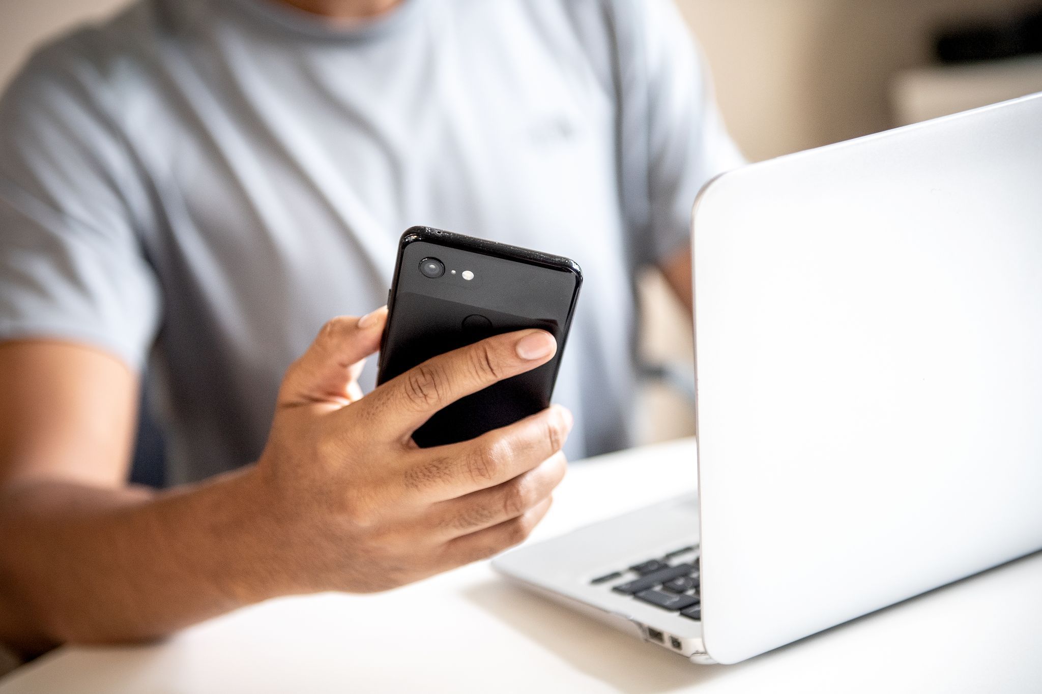 Las campañas de phishing suplantan la identidad de compañías confiables para obtener datos personales de los usuarios. (Foto: Zacharie Scheurer/dpa)