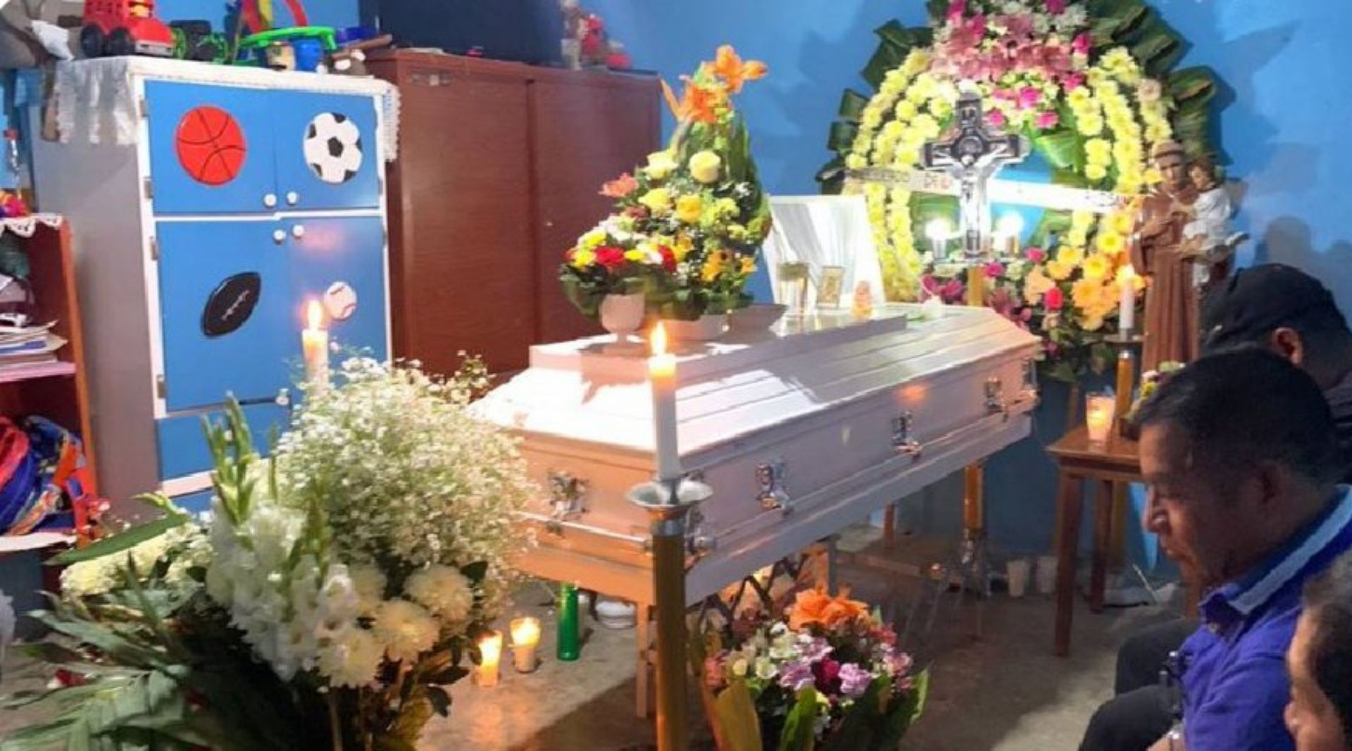 El funeral de Norma fue realizado dentro de su casa. (Especial)