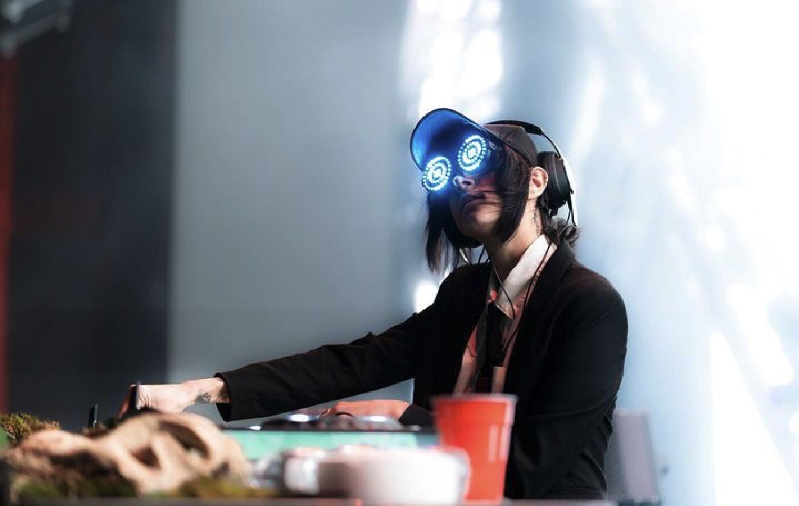 Foto de la DJ Rezz que estará presentándose en Miami durante Ultra Music Festival.