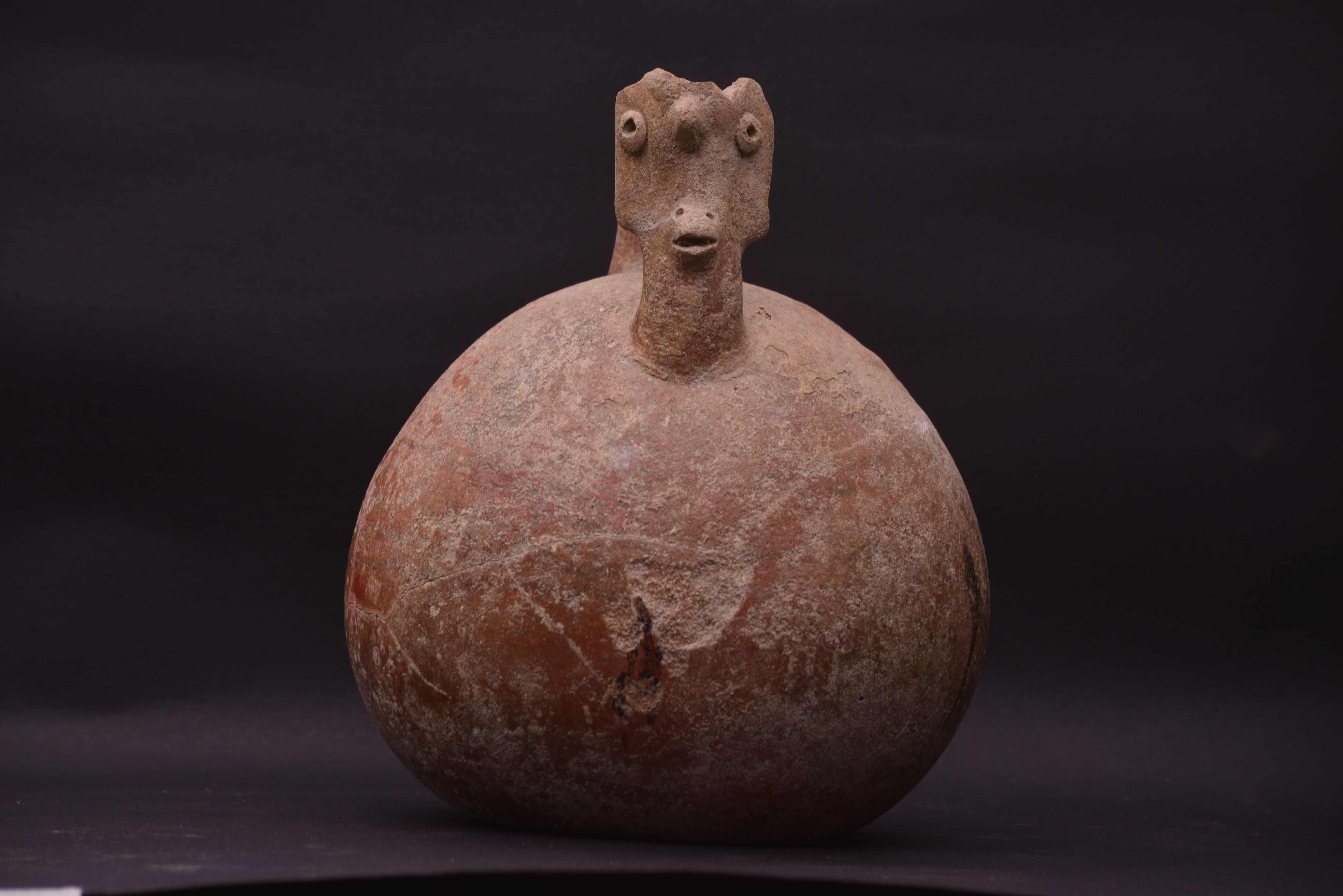 Un ceramio que la comunidad guarda de los tiempos del huaqueo. Foto: Guido Sánchez Santur.