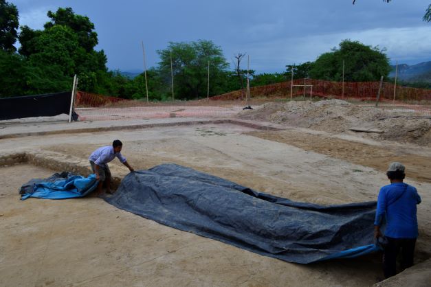 Todos los días tapan el sitio para evitar el deterioro. Foto: Guido Sánchez Santur.