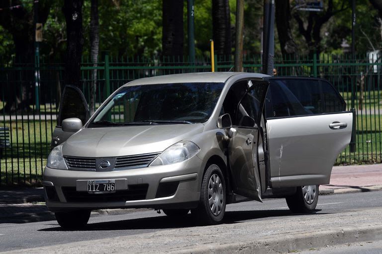 El auto que manejaban los policías de la Ciudad que balearon a Lucas González en Barracas