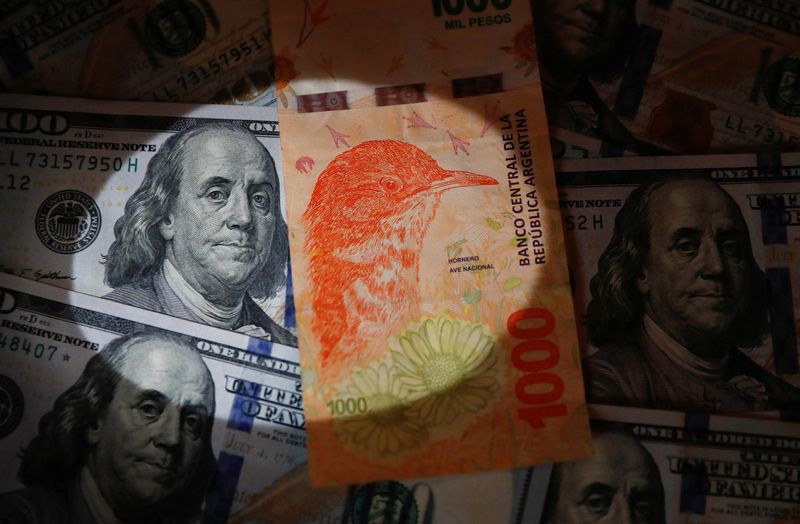 El dólar libre alcanzó un récord de $497 en abril.